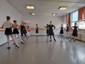 Oi-Teachers-for-Swanz-synechichoun-to-taxidi-tria