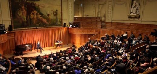 jpeg-optimizer_to-katamesto-amfifeatro- Richelieu-stin ekdilosi-gia-to-Gianni-Ritso