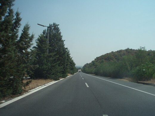 jpeg-optimizer_640px-A1_Motorway,_Greece_-_Section_Evzoni-Polykastro_-_02