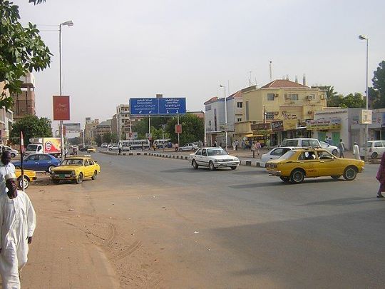 jpeg-optimizer_640px-Al-Quasar_Street_(Khartoum)_001