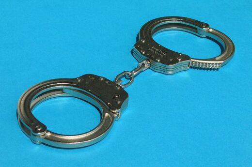 jpeg-optimizer_640px-Handcuffs01_2008-07-27