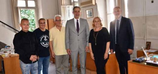 sinantisi-me-prosopiko-Konstantinides 1