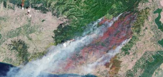 Wildfires_continue_to_rage_in_Greece