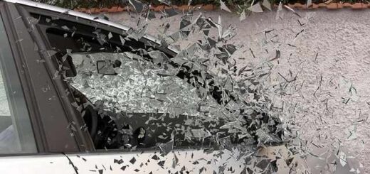 jpeg-optimizer_me-klemmeno-aftokinito-prokalesan-fthores-se-5-ochimata-sti-Neapoli