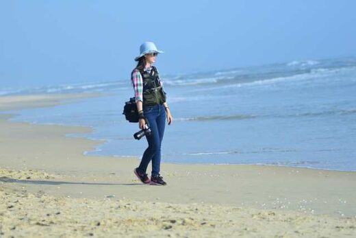 i-isotita-ton-filon-sto-dimosio-logo