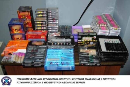 megalo-arithmo-krotidon-kai-pirotechnikon-kataskevon-kateiche-andras-stis-serres