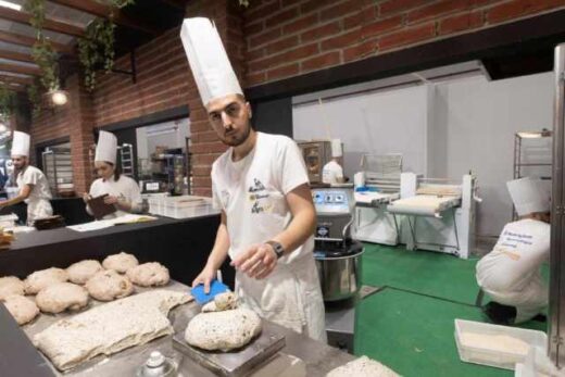 Afksisi-64%-ton-eborikon-episkepton-gia-tin-11i-Artozyma