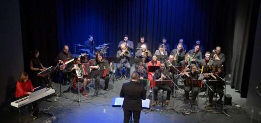 to-dimotiko-theatro-Polygyrou-plimmyrise-apo-agapi-gia-ton-16chrono-Thanasi