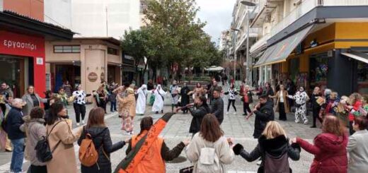 Karnavalistes-apo-ton-Polygyro-xesikosan-tin-Kalamaria