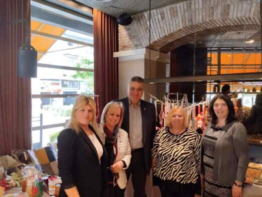 Paschanino-Bazzar-me-dimiourgies-ron-ergastirion-tou-Aristoteli