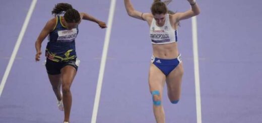 Argyri-paraolympionikis-i-lida-Manthopoulou-sto-Parisi