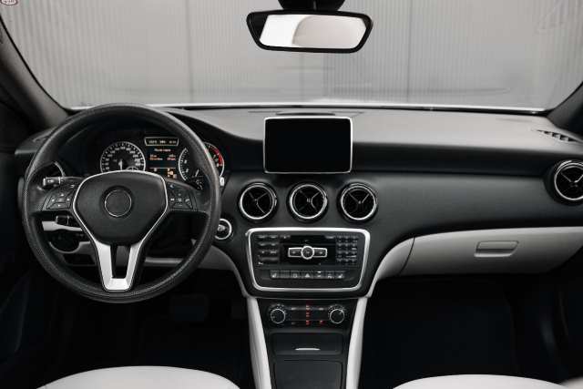 Otan-i-polyteleia-synanta-tin-aftokinisi-i-nea-tasi-stin-agora-aftokinitou