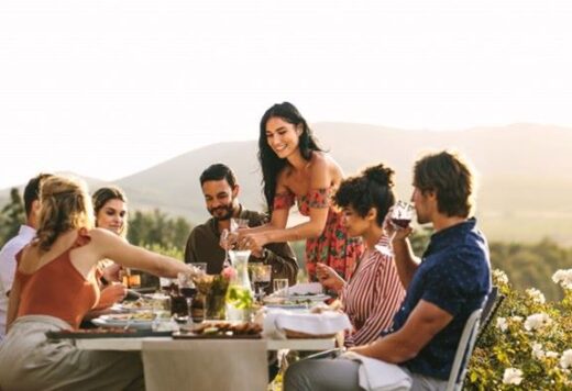 Proetoimastite-katallila-gia-na-filoxenisete-tous-filous-sas-fetos-to-kalokairi