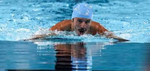Parisi-2024-Argyros-paraolympionikis-o- Antonis-Tsapatakis-sti-kolymvisi