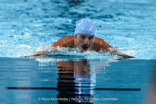 Parisi-2024-Argyros-paraolympionikis-o- Antonis-Tsapatakis-sti-kolymvisi