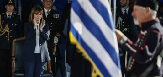 Dilosi-tis-proedrou-tis-dimokratias-meta- apo-ti-stratiotiki-parelasi