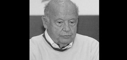 O mimis-Plessas-o-diachronikos-synthetis-pou-asxolithike-me-ola-ta-eidi-tis-mousikis