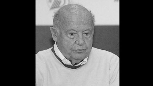 O mimis-Plessas-o-diachronikos-synthetis-pou-asxolithike-me-ola-ta-eidi-tis-mousikis