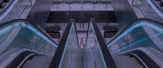 Parochi-Voitheias- apo-astynomikous-se-aniliki-sto-metro-thessalonikis