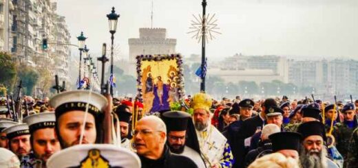 Me-idiaiteri-lamprotita-eortastikan-ta-theofaneia-sti-Thessaloniki