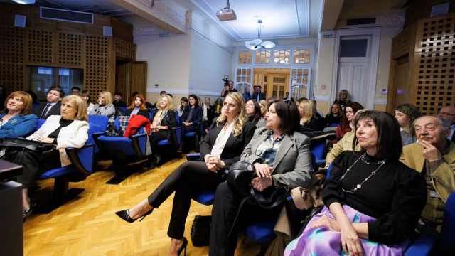 i-dimosiografia-me-ti-foni-ton-gynaikon-sto-Morfotiko-idrima-tis-esiemth 2