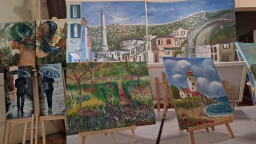 Ti- tecni-tis-zografikis-mathainei-i-zografos-Eirini-Soulounia- se-enilikes 1