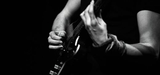 diochte-to-agchos-me-ti-dynami-tis-mousikis