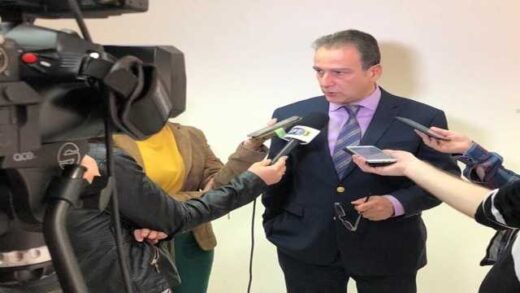 Aftoi-einai-oi-logoi-pou-ta-farmaka-prepei-na-feroun-sintagi-giatrou