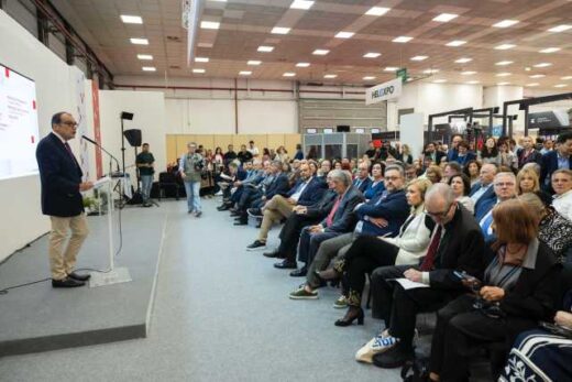 plithos-kosmou-sta-egkainia-tis-21is-Debth