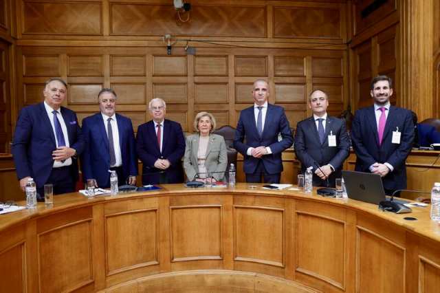 poli-epipedes-kai-diachronikes-draseis-kaitonomias-kai-psifiakou-metaschimatismou-apo-to-ebeth