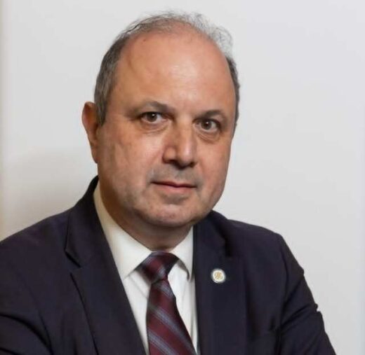 neos-pritanis-tou-apth-anadeichthike-o-kathigitis-kyriakos-anastasiadis