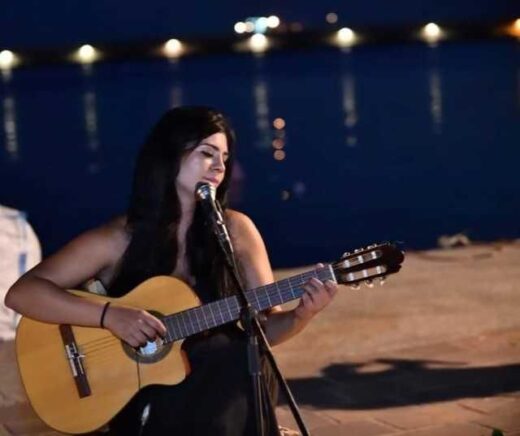 i-ernineftria-Rafaella-Bogadaki-diathetei-mia-foni-pou-se-synarpazei