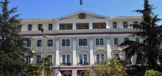 dipli-ekthesi-zonrtanevontas-tin-istoria