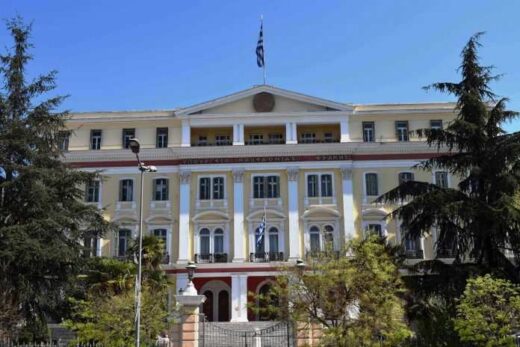 dipli-ekthesi-zonrtanevontas-tin-istoria