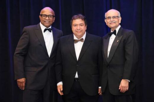 Stous-koryfaious-ekpaideftes-cheirourgon-pagkosmios-sygkatalegetai-o-kathigitis-tou-auth-georgios-tsoulfas