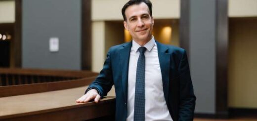 na-anaklithei-amesa-i-apofasi-gia-tin-apomakrynsi-tou-stolou-asthenoforon-tou-chamogelou-tou-paidiou-apo-to-Foinika