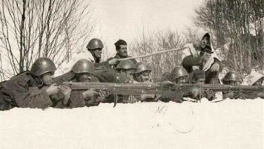 oi-syggeneis-ton-pesonton-kata-to-epos-1940-41-efcharistoun-ton-proedro-tis-dimokratias