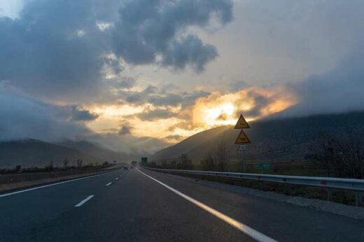 diakopi-tis-kykloforias-ton-ochimaton-stin-ethniki-odo-thessalonikis-athinon-stin-pieria