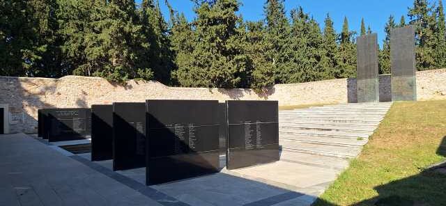 dromologisi-apo-to-yppo-tis-apoktisis-ton-12-fotografikon-tekmirion-tis-ektelesis-ton-200-patrioton-sti-kaisariani