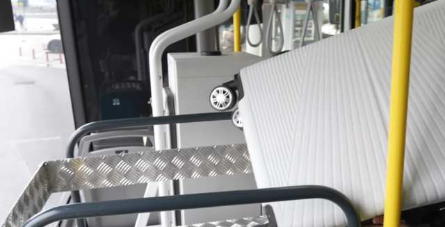 me-bagazieres-eksoplistikan-ta-leoforeia-tou-oasth-sti-grammi-tou-aerodromiou-makedonia