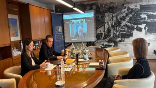 tin-periodo-2020-2024-afksifikan-kata-35-oi-ellinikes-exagoges-pros-tin-Australia