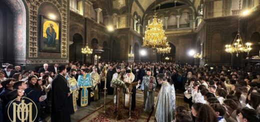 Stin-Akolouthia-ton-C-Chairitismon-chorostatise-o-Archiepiskopos