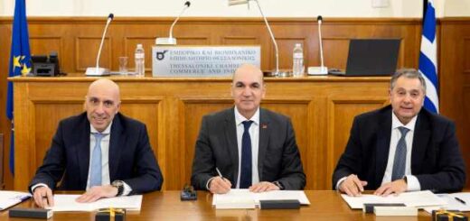 mia stratigiki symmachia ton trion megalyteron epimelitirion