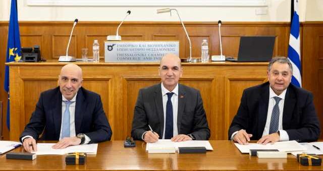 mia stratigiki symmachia ton trion megalyteron epimelitirion